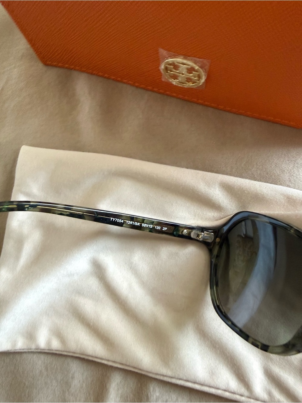 Tory Burch Green Tortoiseshell Oversized Women's Sunglasses Model TY7054 - Picture 10 of 13